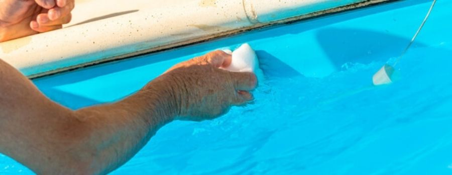 Como reparar las grietas y proteger tu piscina del paso del tiempo y el uso